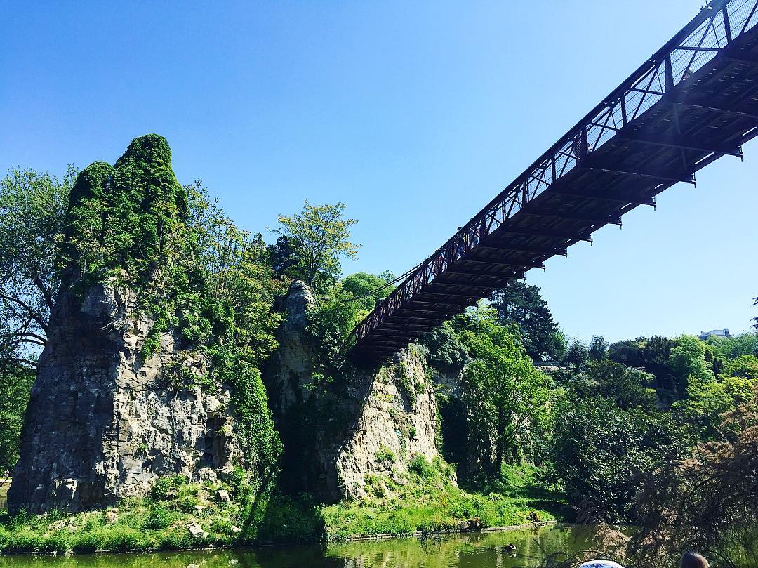 Buttes Chaumont Passerelle view